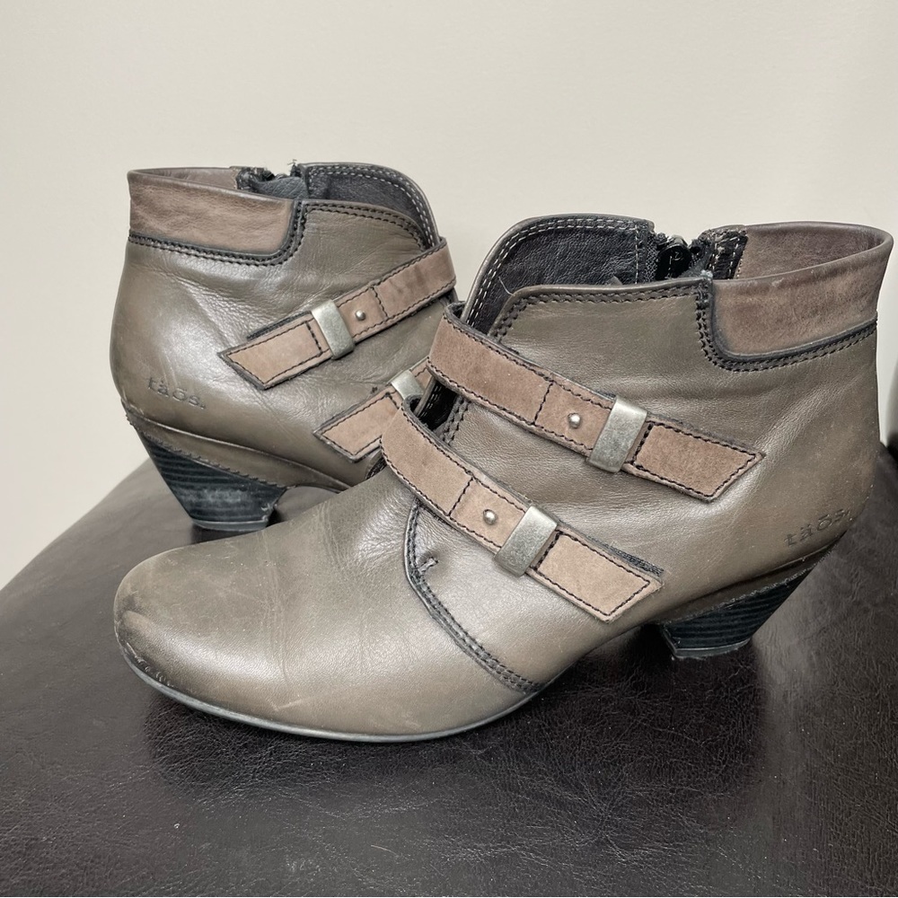 Taos Alto Booties Leather Buckles Ankle Boots 2" Heel Size 8.5